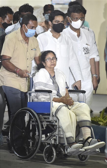 മമതാ ബാനര്‍ജി ആശുപത്രി വിട്ടു, വീണ്ടും തെരഞ്ഞെടുപ്പ് ഗോദയിലേക്ക്, ചിത്രങ്ങള്‍ കാണാം