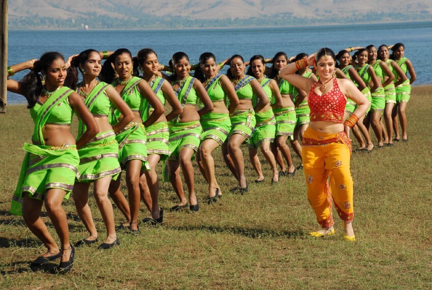 കറുപ്പിന് ഏഴഴക്; കറുപ്പില്‍ തിളങ്ങി ചാര്‍മി കൗര്‍-ചിത്രങ്ങള്‍ കാണാം