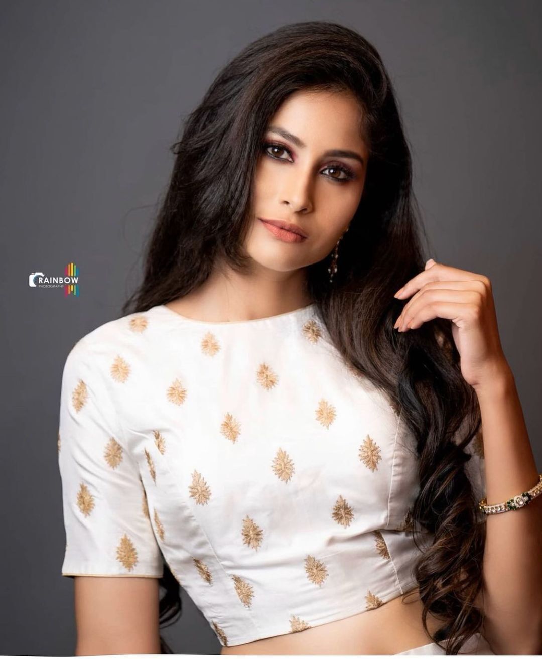 ക്യൂട്ടായി ഐശ്വര പ്രസാദ്; ചിത്രങ്ങൾ കാണാം