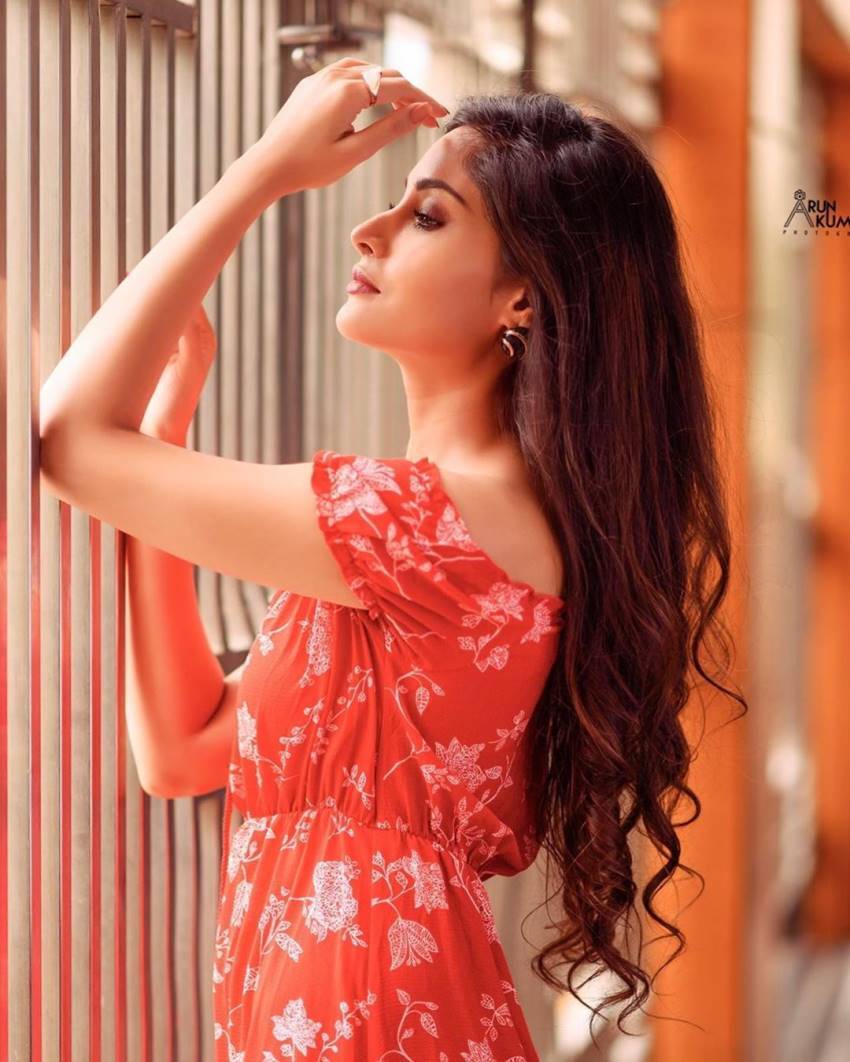 ക്യൂട്ടായി ഐശ്വര പ്രസാദ്; ചിത്രങ്ങൾ കാണാം