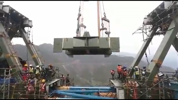 ലോകത്തെ ഏറ്റവും ഉയരംകൂടിയ റെയില്‍വേ പാലം ചെനാബ് നദിക്ക് മുകളിലൂടെ പണിയുന്നു, ചിത്രങ്ങള്‍ കാണാം