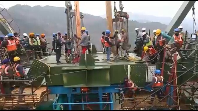 ലോകത്തെ ഏറ്റവും ഉയരംകൂടിയ റെയില്‍വേ പാലം ചെനാബ് നദിക്ക് മുകളിലൂടെ പണിയുന്നു, ചിത്രങ്ങള്‍ കാണാം