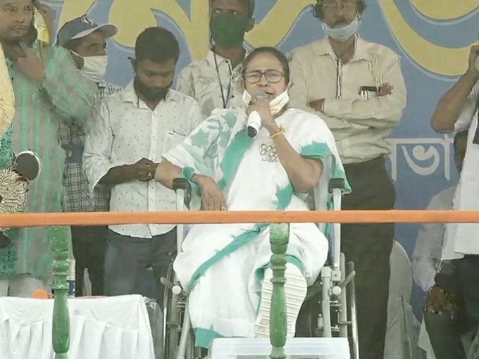 വീല്‍ചെയറില്‍ സഞ്ചരിച്ചുള്ള മമതാ ബാനര്‍ജിയുടെ തെരഞ്ഞൈടുപ്പ് പ്രചാരണം, ചിത്രങ്ങള്‍ കാണാം