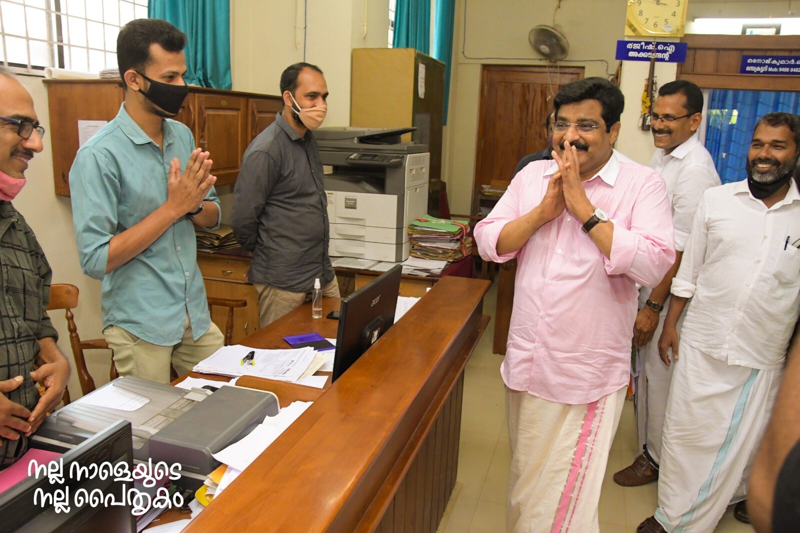 കേരളത്തില്‍ തെരഞ്ഞെടുപ്പ് ചൂടുകൂടുന്നു, ചിത്രങ്ങള്‍ കാണാം