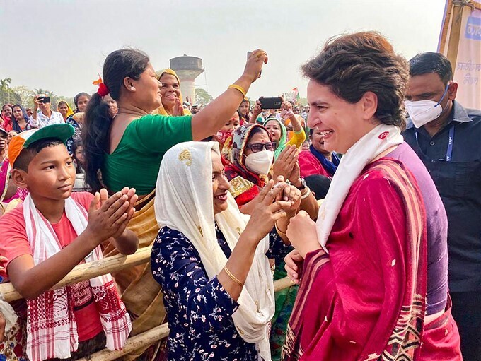 കോണ്‍ഗ്രസ് നേതാവ് പ്രിയങ്കാഗാന്ധി അസമില്‍ തെരഞ്ഞെടുപ്പ് പ്രചാരണത്തില്‍, ചിത്രങ്ങള്‍ കാണാം