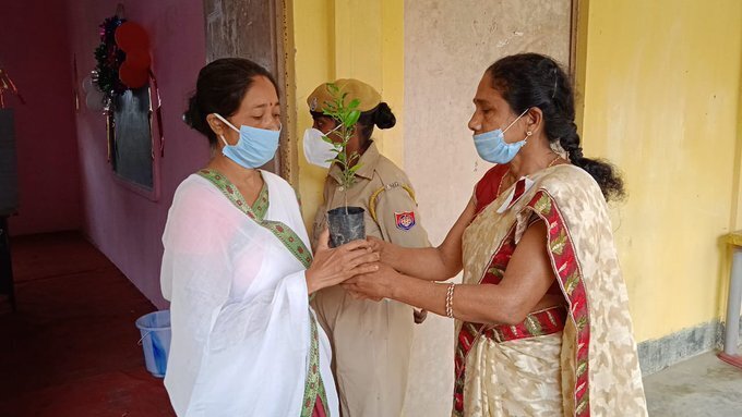 അസം നിയമസഭാ തെരഞ്ഞെടുപ്പ് പോരാട്ടം തുടങ്ങി, കാണാം പോളിംഗ് ചിത്രങ്ങള്‍ 