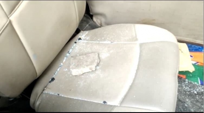 ബംഗാളില്‍ തെരഞ്ഞെടുപ്പ് പ്രചാരണത്തിനിടെ ബിജെപി സ്ഥാനാര്‍ത്ഥിയും ക്രിക്കറ്റ് താരവുമായ അശോക് ദിണ്ഡയ്ക്ക് നേരെ ആക്രമണം, ചിത്രങ്ങള്‍ കാണാം