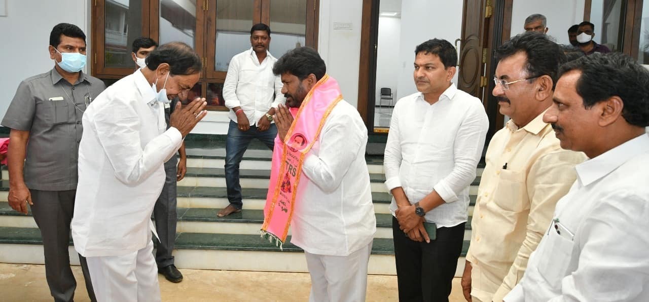 ബിജെപി നേതാവ് നാഗാര്‍ജുന ടിആര്‍എസില്‍ ചേര്‍ന്നു, ചിത്രങ്ങള്‍ കാണാം