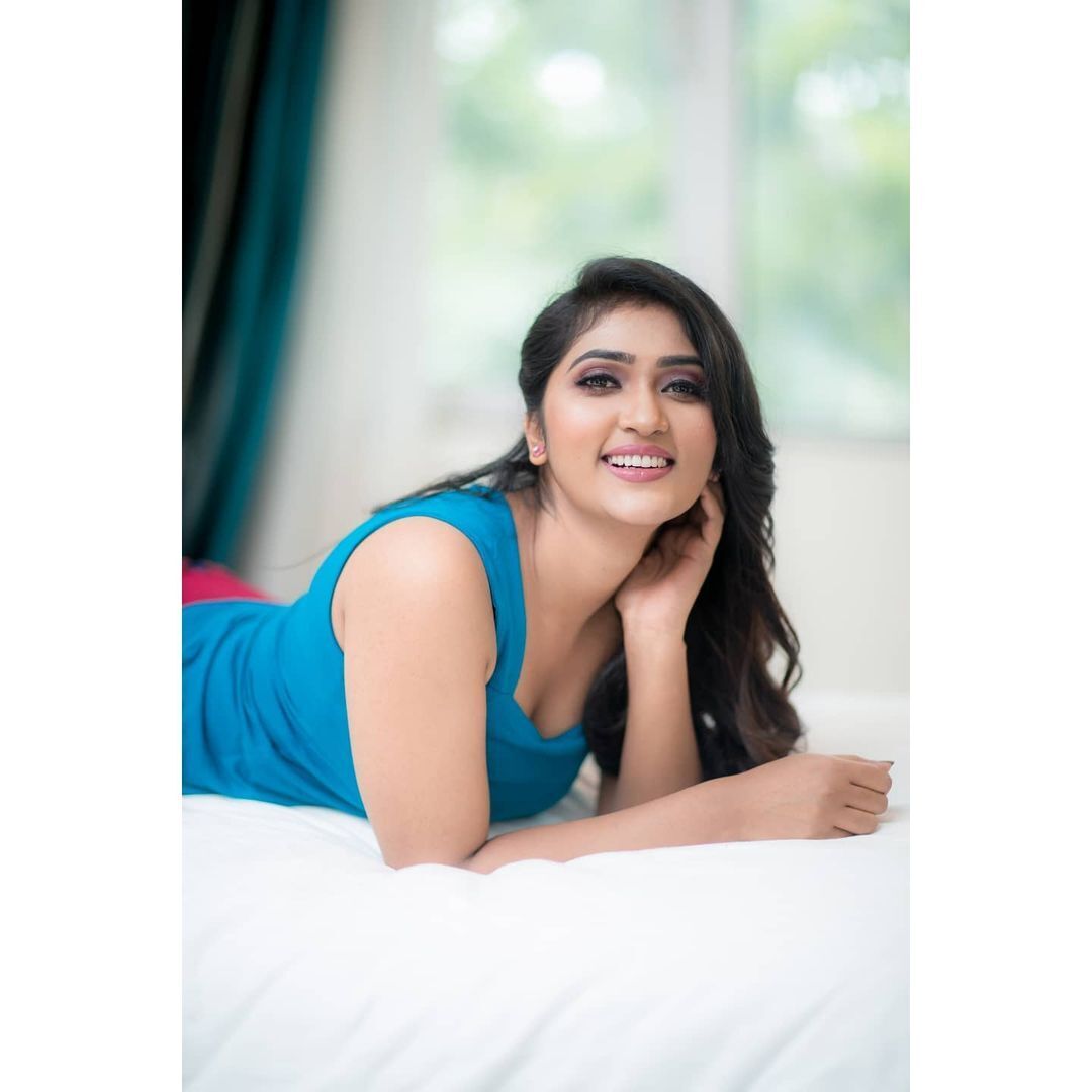 നക്ഷത്രക്കണ്ണുളള അനന്യ- ഏറ്റവും പുതിയ ചിത്രങ്ങൾ കാണാം