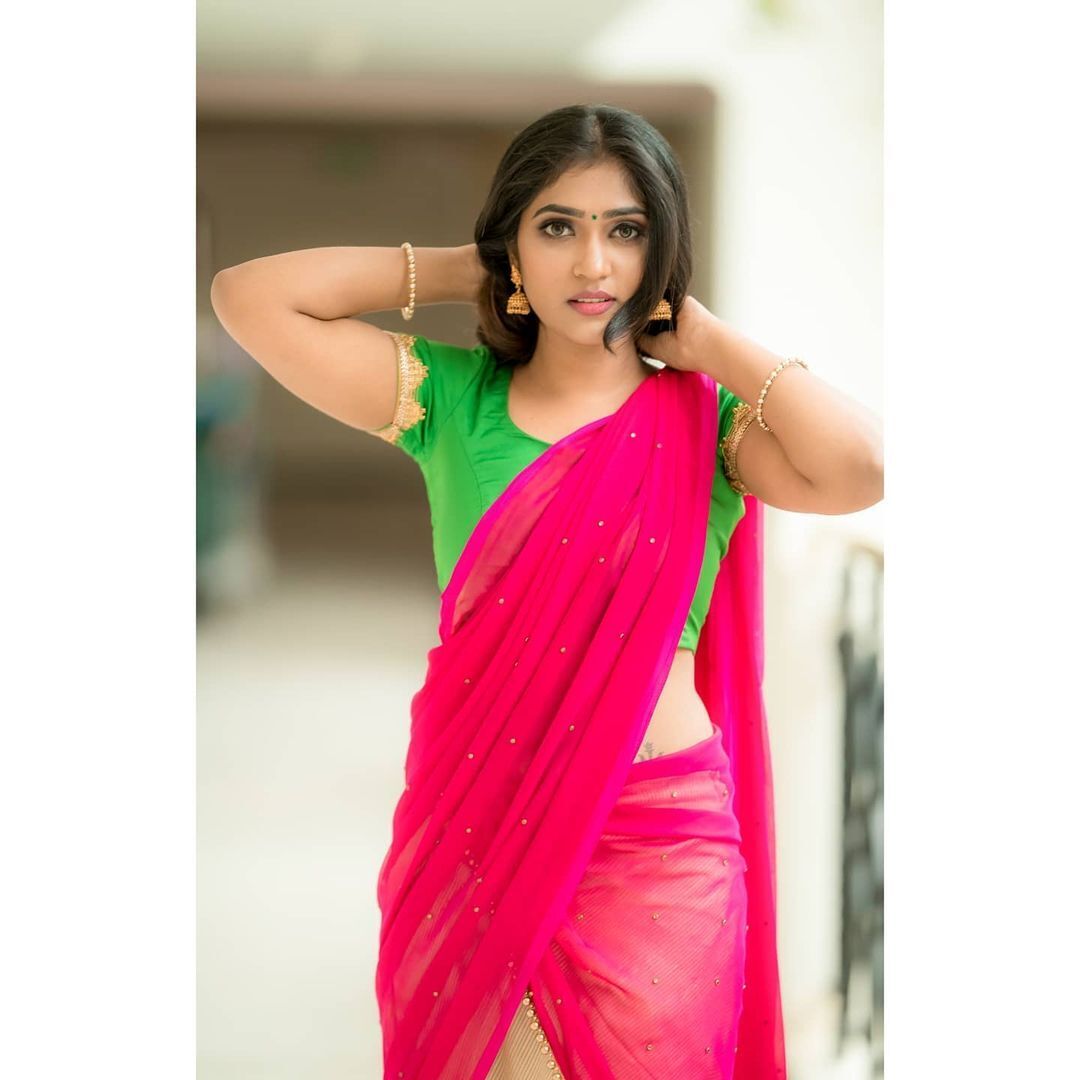 നക്ഷത്രക്കണ്ണുളള അനന്യ- ഏറ്റവും പുതിയ ചിത്രങ്ങൾ കാണാം