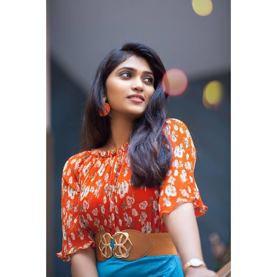 നക്ഷത്രക്കണ്ണുളള അനന്യ- ഏറ്റവും പുതിയ ചിത്രങ്ങൾ കാണാം