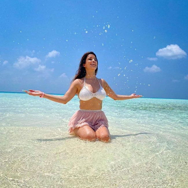 ഹോട്ട് ലുക്കിൽ നടൻ ചേതന പാണ്ഡെ, കടൽതീരത്തുള്ള ചിത്രങ്ങൾ വൈറൽ