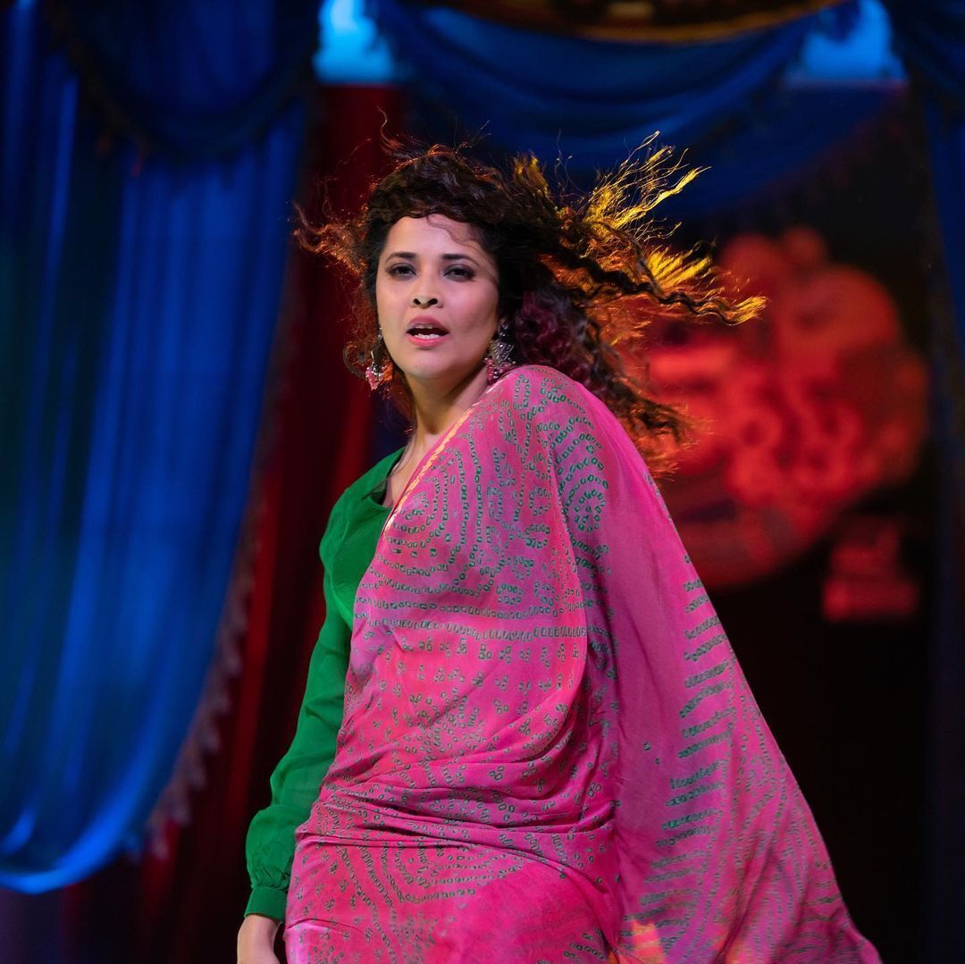 സാരിയിൽ ലുക്കായി അനസൂയ ഭരദ്വാജ്, ചിത്രങ്ങൾ കാണാം