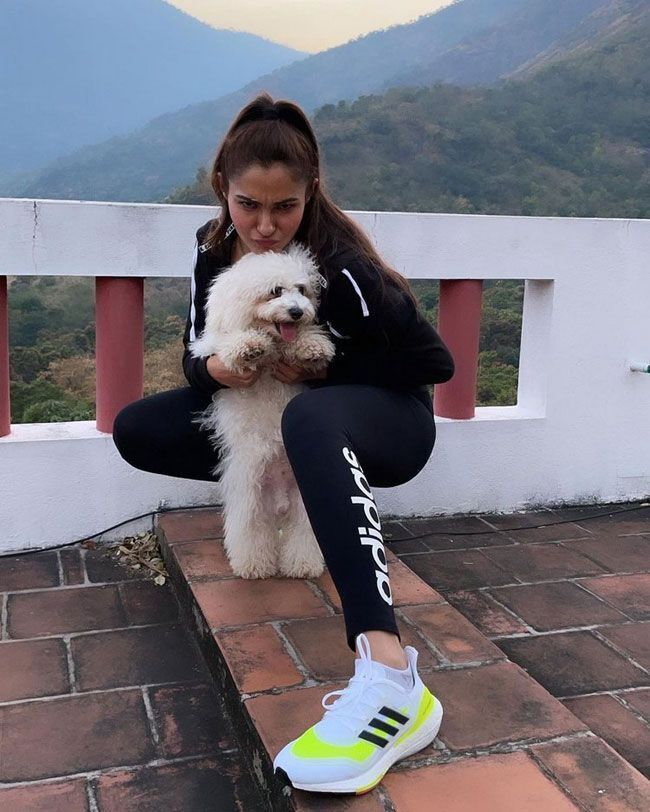 ഏത് വേഷത്തിലും സുന്ദരി തന്നെ.. നടി ആൻഡ്രിയ ജർമിയയുടെ കിടിലൻ ലുക്കിലുള്ള ചിത്രങ്ങൾ