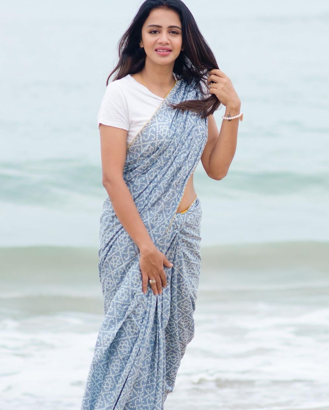 വെട്ടിത്തിളങ്ങി അഞ്ജന രംഗന്‍; പുതിയ ചിത്രങ്ങള്‍ കാണാം