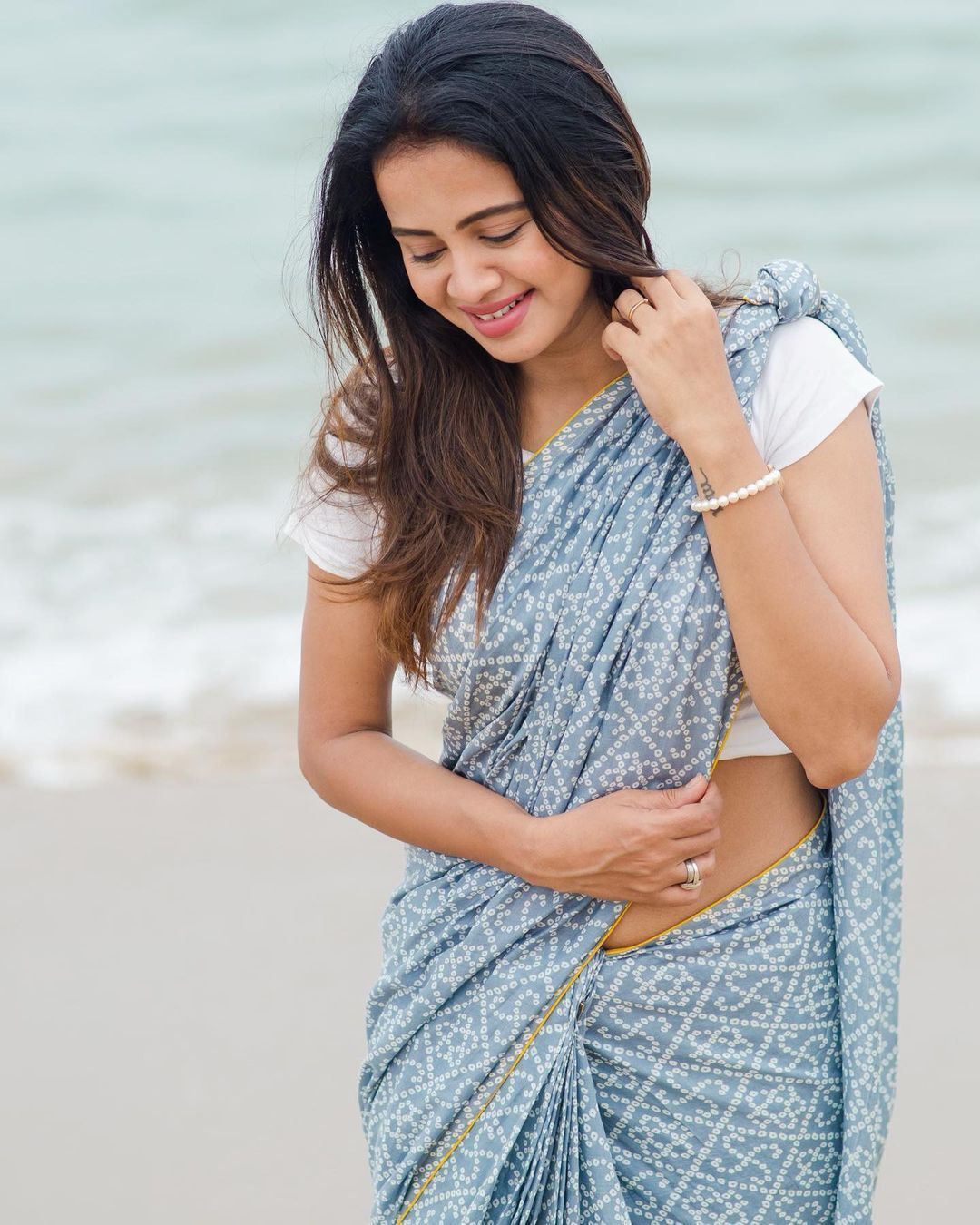 വെട്ടിത്തിളങ്ങി അഞ്ജന രംഗന്‍; പുതിയ ചിത്രങ്ങള്‍ കാണാം