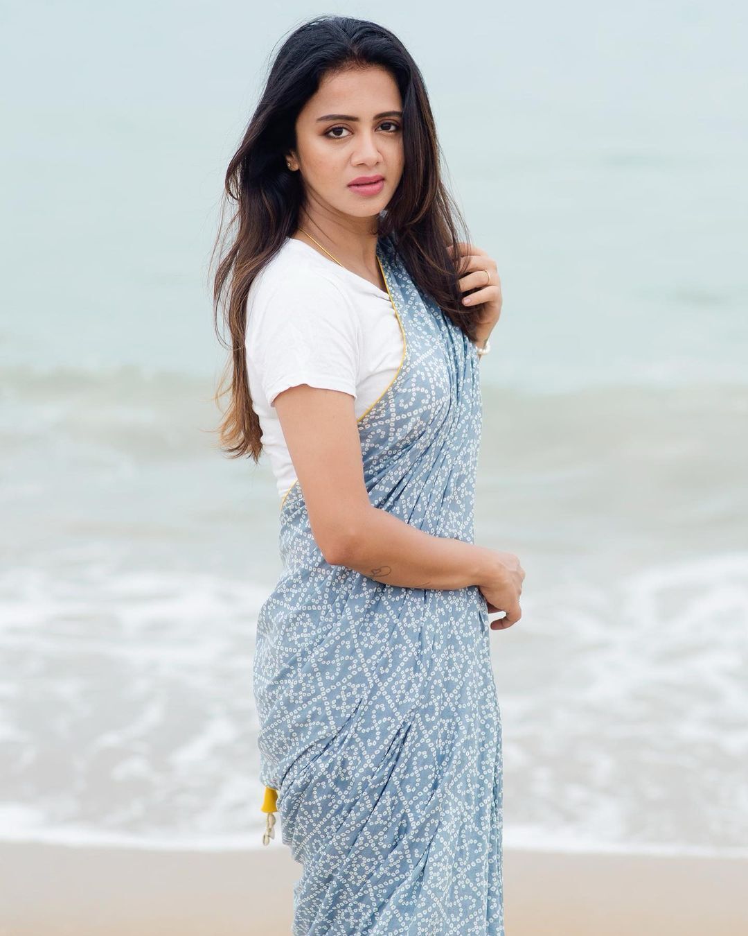 വെട്ടിത്തിളങ്ങി അഞ്ജന രംഗന്‍; പുതിയ ചിത്രങ്ങള്‍ കാണാം