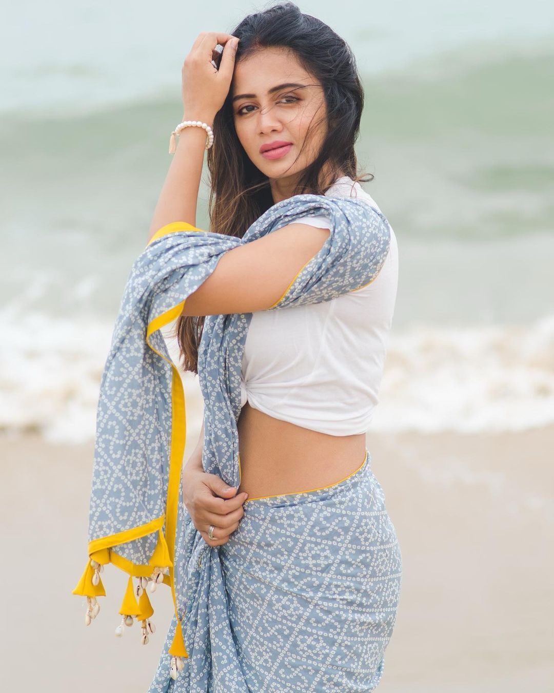 വെട്ടിത്തിളങ്ങി അഞ്ജന രംഗന്‍; പുതിയ ചിത്രങ്ങള്‍ കാണാം