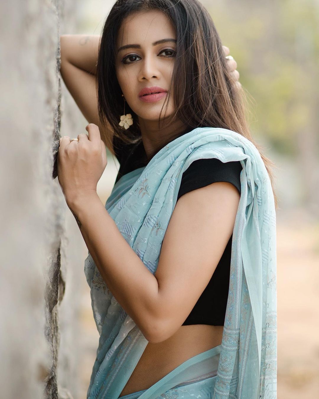 വെട്ടിത്തിളങ്ങി അഞ്ജന രംഗന്‍; പുതിയ ചിത്രങ്ങള്‍ കാണാം