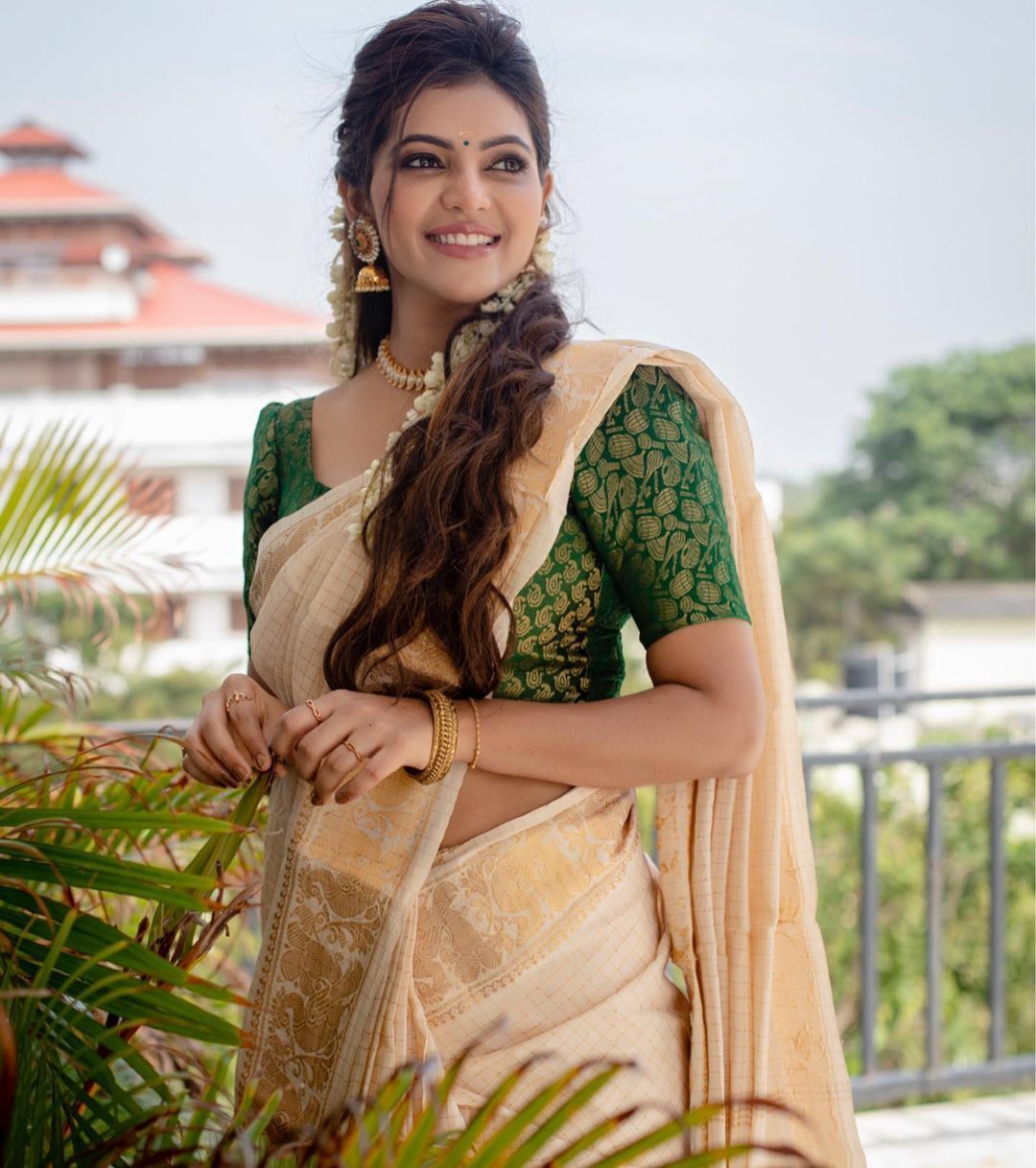 നാടന്‍ പെണ്‍കൊടിയായി നടി അതുല്യ രവി: ചിത്രങ്ങള്‍