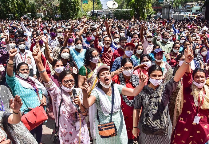 ಚಿತ್ರಗಳು: ಬ್ಯಾಂಕುಗಳ ಖಾಸಗೀಕರಣ ವಿರೋಧಿಸಿ  ಬ್ಯಾಂಕ್ ನೌಕರರ ಪ್ರತಿಭಟನೆ 