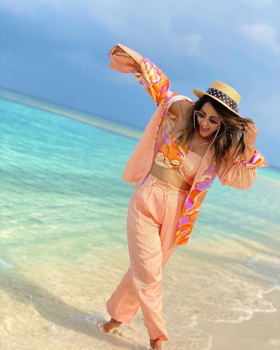 ബീച്ചില്‍ അടിച്ചുപൊളിച്ച് ബിഗ് ബോസ് താരം; വൈറലായി ഹിന ഖാന്‍