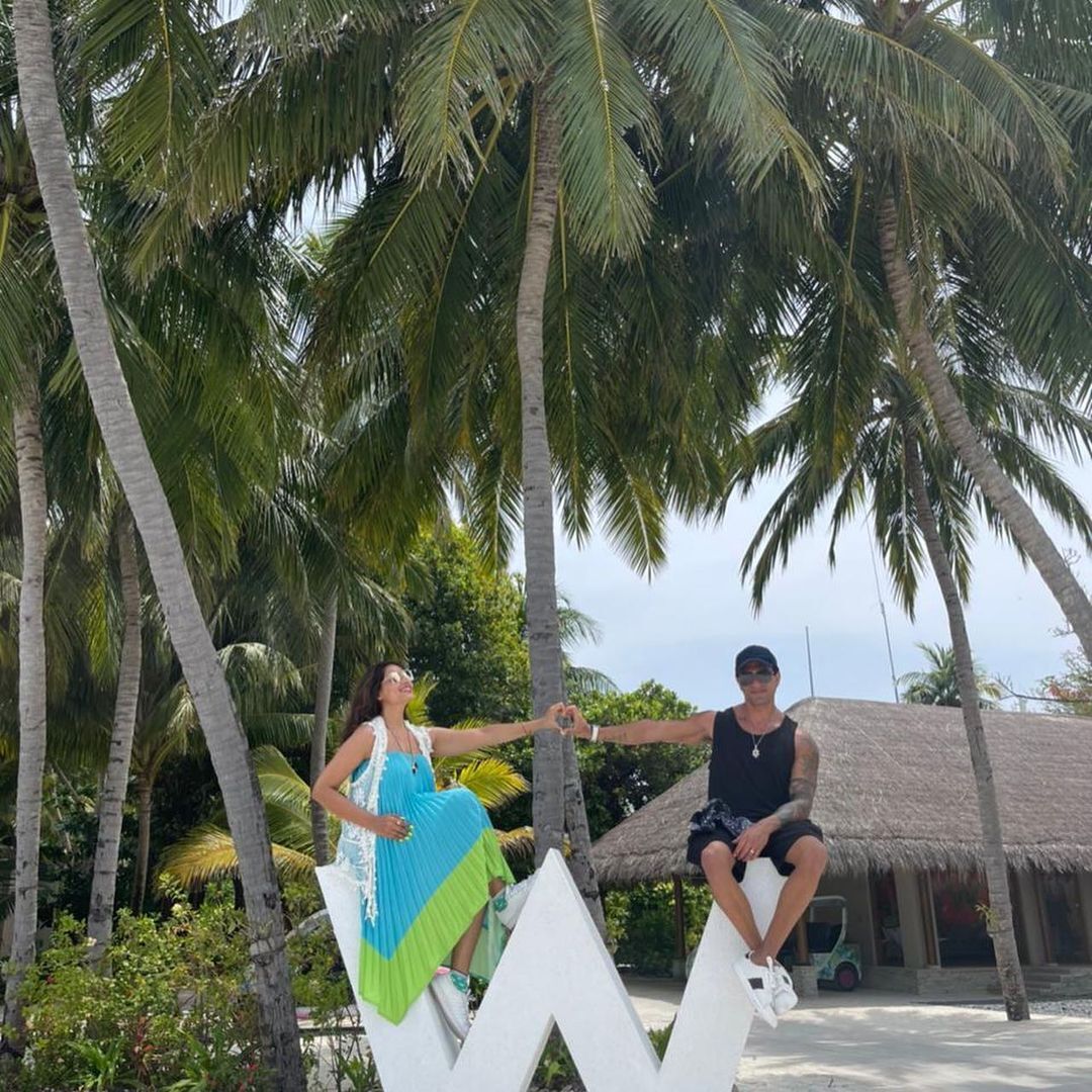 ബിപാഷ ബസു അവധി ആഘോഷത്തില്‍; മാലദ്വീപില്‍ നിന്നുള്ള ഗ്ലാമര്‍ ചിത്രങ്ങള്‍