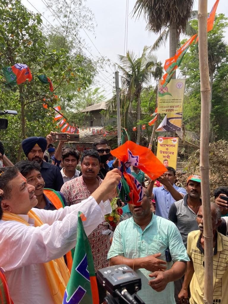 மே.வங்கம்: நந்திகிராமில் பாஜக வேட்பாளர் சுவேந்து அதிகாரி தேர்தல் பிரசாரம் 