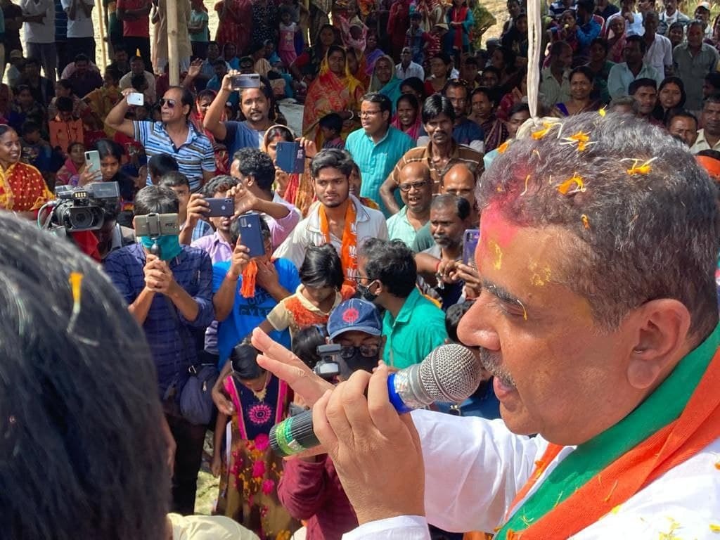 மே.வங்கம்: நந்திகிராமில் பாஜக வேட்பாளர் சுவேந்து அதிகாரி தேர்தல் பிரசாரம் 