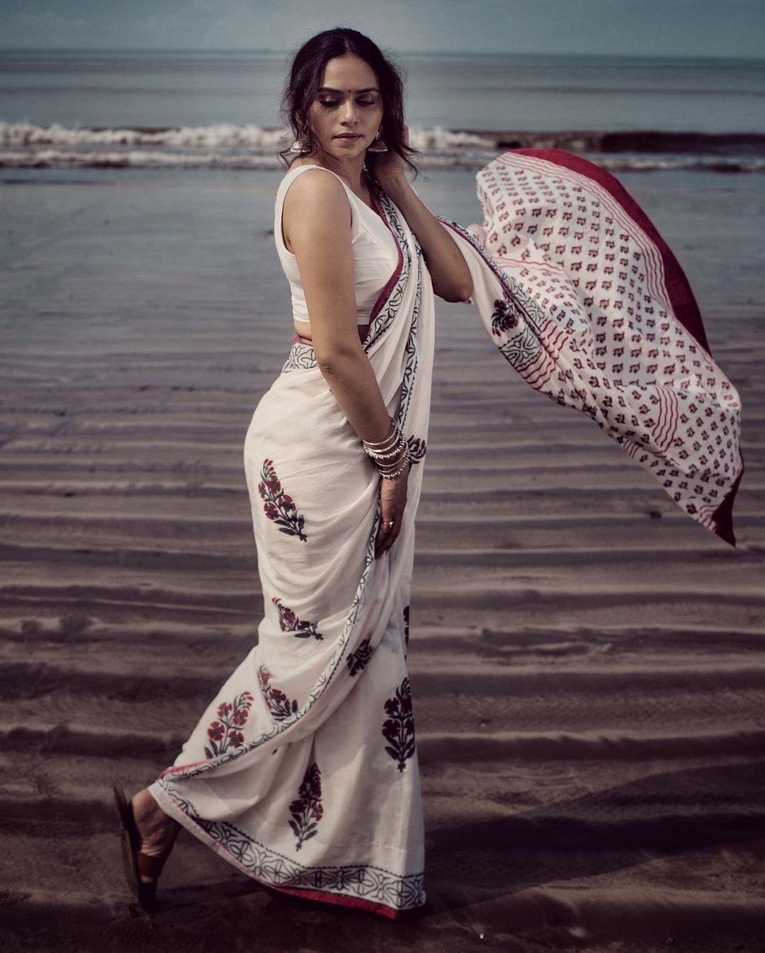 അമൃത ഖാന്‍വില്‍ക്കറുടെ ഏറ്റവും പുതിയ ചിത്രങ്ങള്‍ കാണാം