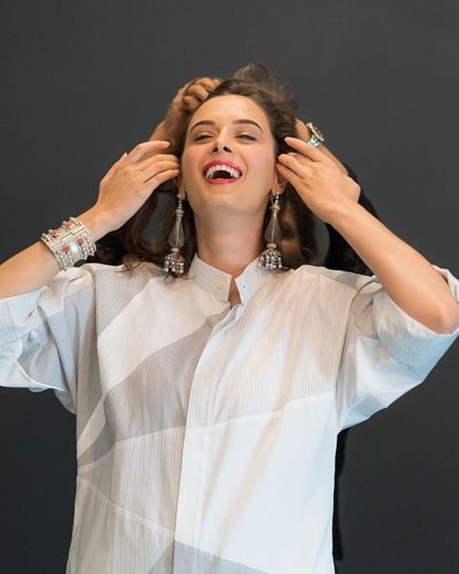 നക്ഷത്രം പോലെ തിളങ്ങി ഇവ്ലിൻ ശർമ- ചിത്രങ്ങൾ കാണാം