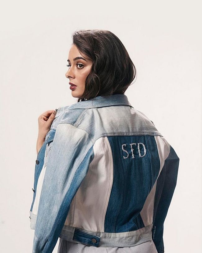 നക്ഷത്രം പോലെ തിളങ്ങി ഇവ്ലിൻ ശർമ- ചിത്രങ്ങൾ കാണാം