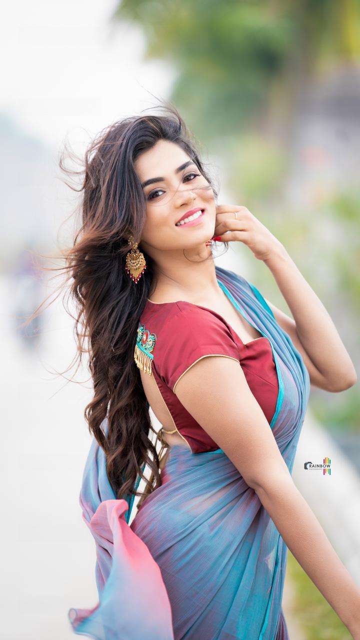 ധാവണിയിലും ഗ്ലാമറസായി വിരാനിക ഷെട്ടി, സൗന്ദര്യത്തിന്റെ രഹസ്യം എന്തെന്ന് ആരാധകര്‍; വൈറല്‍ ചിത്രങ്ങള്‍ കാണാം