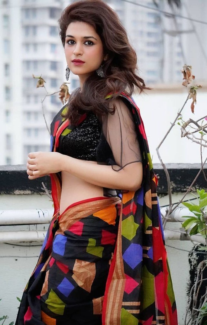 വേറിട്ട ലുക്കില്‍ നടി ശ്രദ്ധ ദാസ്; വൈറല്‍ ചിത്രങ്ങള്‍