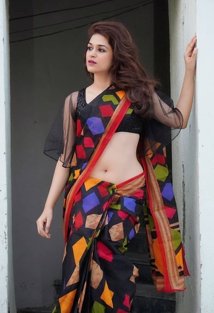 വേറിട്ട ലുക്കില്‍ നടി ശ്രദ്ധ ദാസ്; വൈറല്‍ ചിത്രങ്ങള്‍