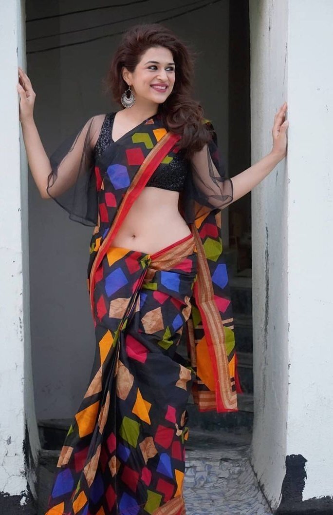 വേറിട്ട ലുക്കില്‍ നടി ശ്രദ്ധ ദാസ്; വൈറല്‍ ചിത്രങ്ങള്‍