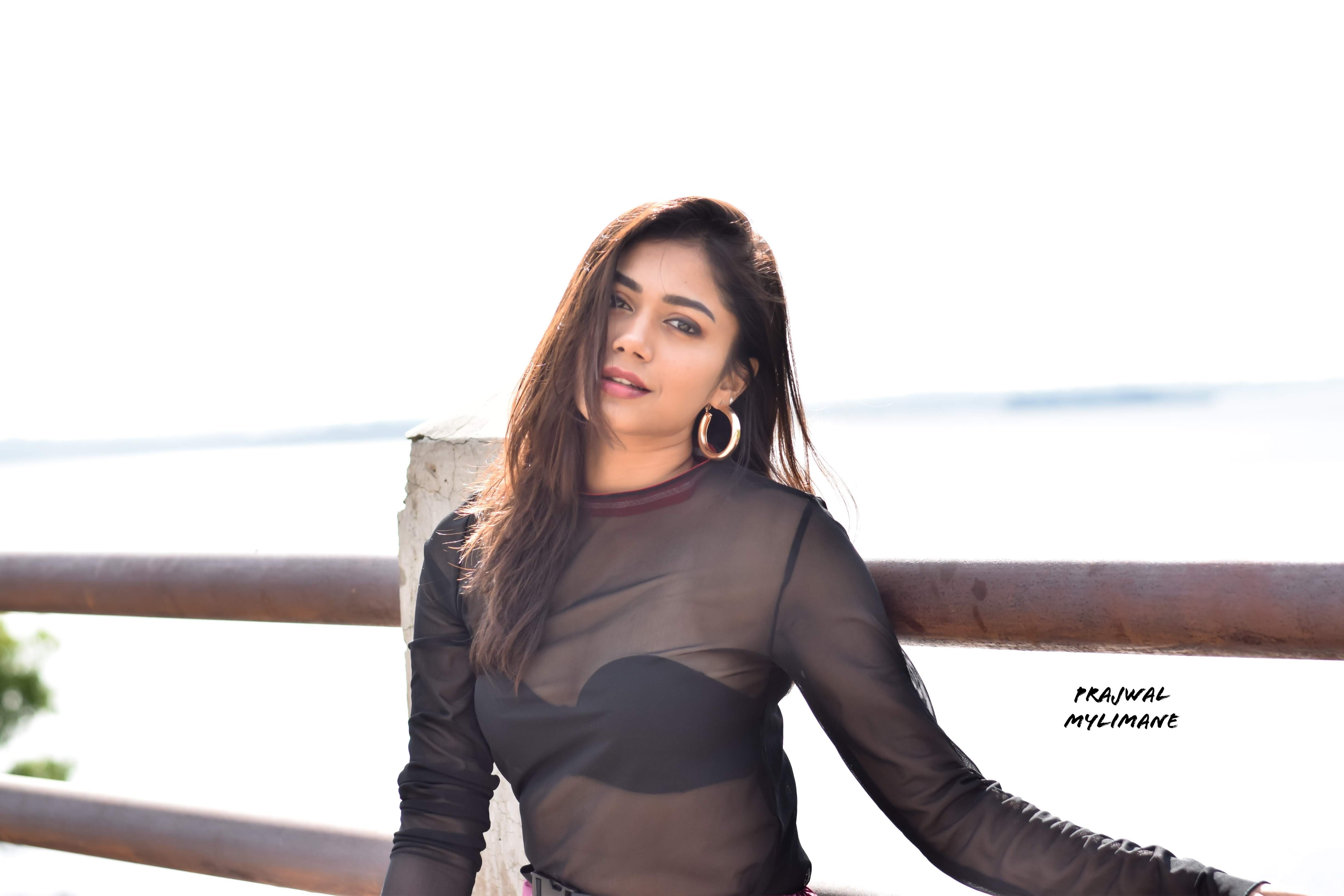 ആരാധകരെ ഞെട്ടിച്ച് കന്നഡ സുന്ദരി പായല്‍ രാധാകൃഷ്ണ; ഗ്ലാമര്‍ ചിത്രങ്ങള്‍ വൈറല്‍