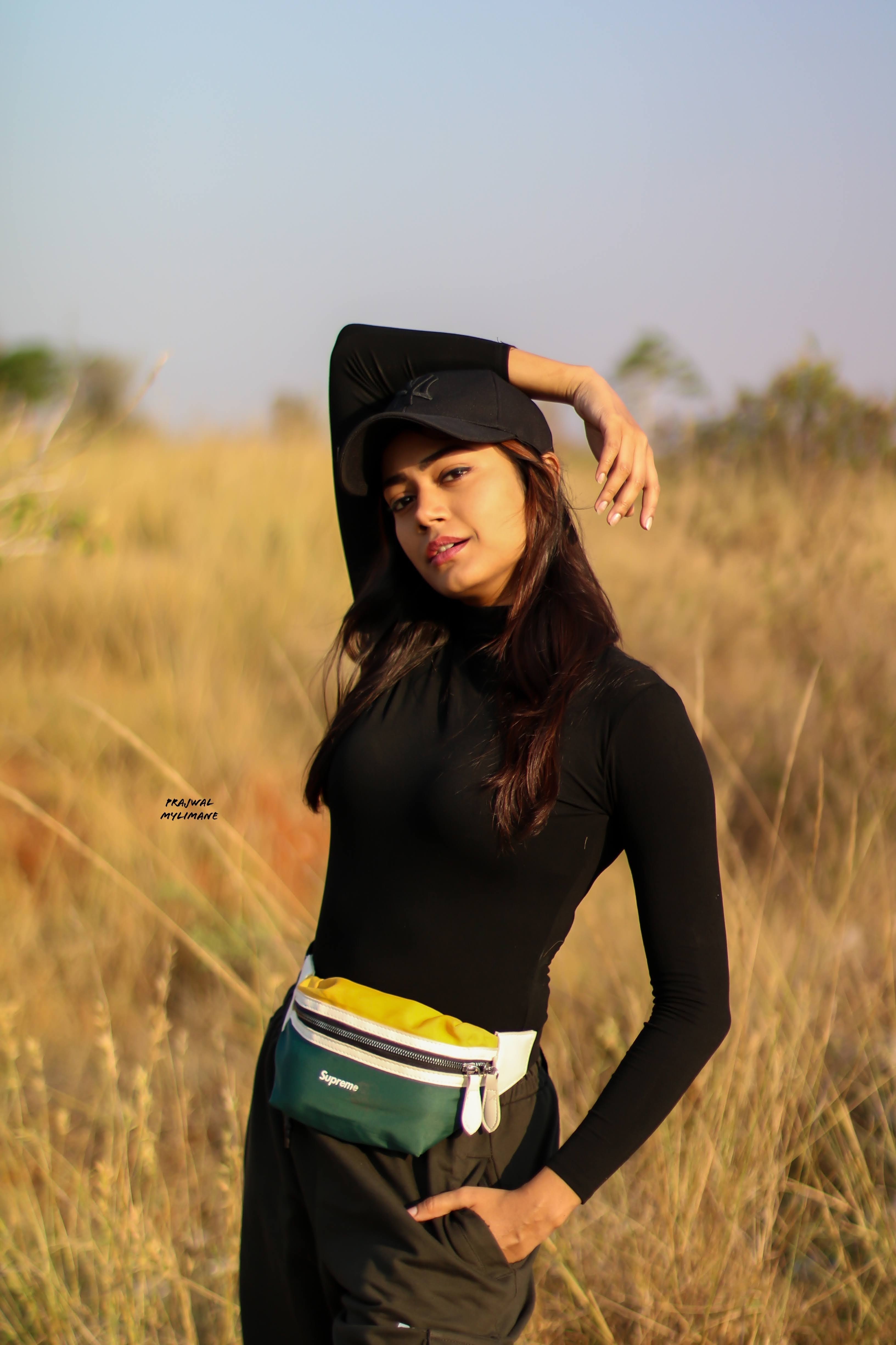 ആരാധകരെ ഞെട്ടിച്ച് കന്നഡ സുന്ദരി പായല്‍ രാധാകൃഷ്ണ; ഗ്ലാമര്‍ ചിത്രങ്ങള്‍ വൈറല്‍