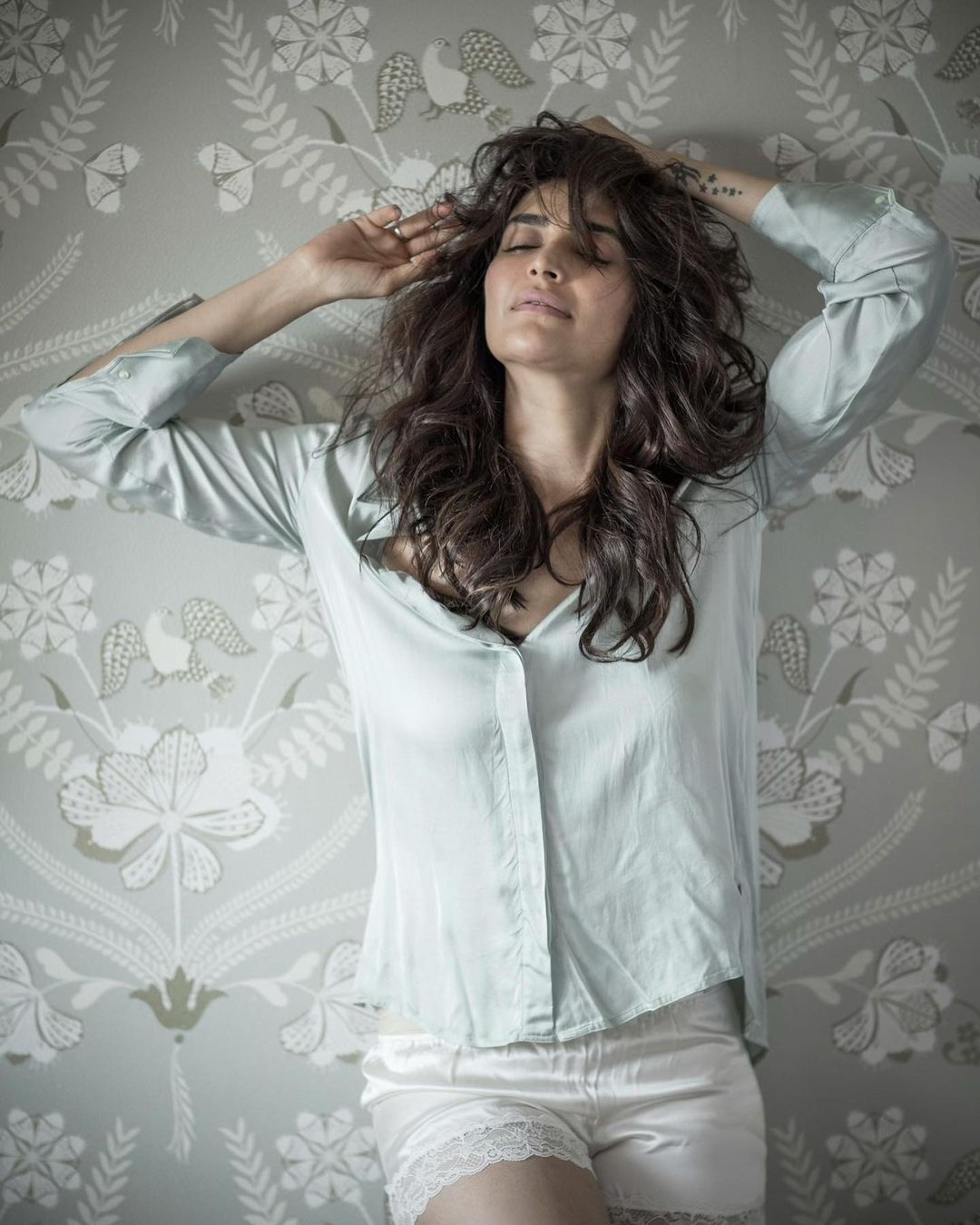 കരിഷ്മ തന്നയുടെ ഗ്ലാമര്‍ ഫോട്ടോഷൂട്ട്