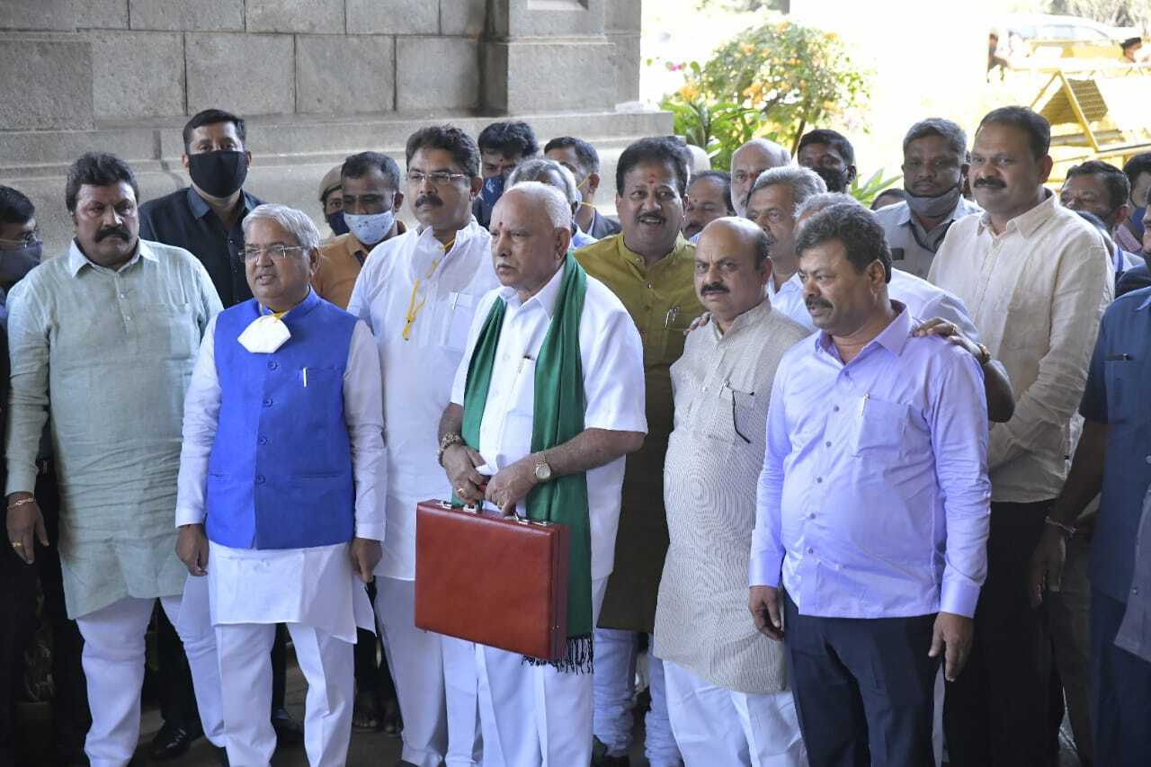 കര്‍ണാടക മുഖ്യമന്ത്രി ബിഎസ് യെഡിയൂരപ്പ ബജറ്റ് അവതരിപ്പിക്കുന്നു; ചിത്രങ്ങള്‍ കാണാം