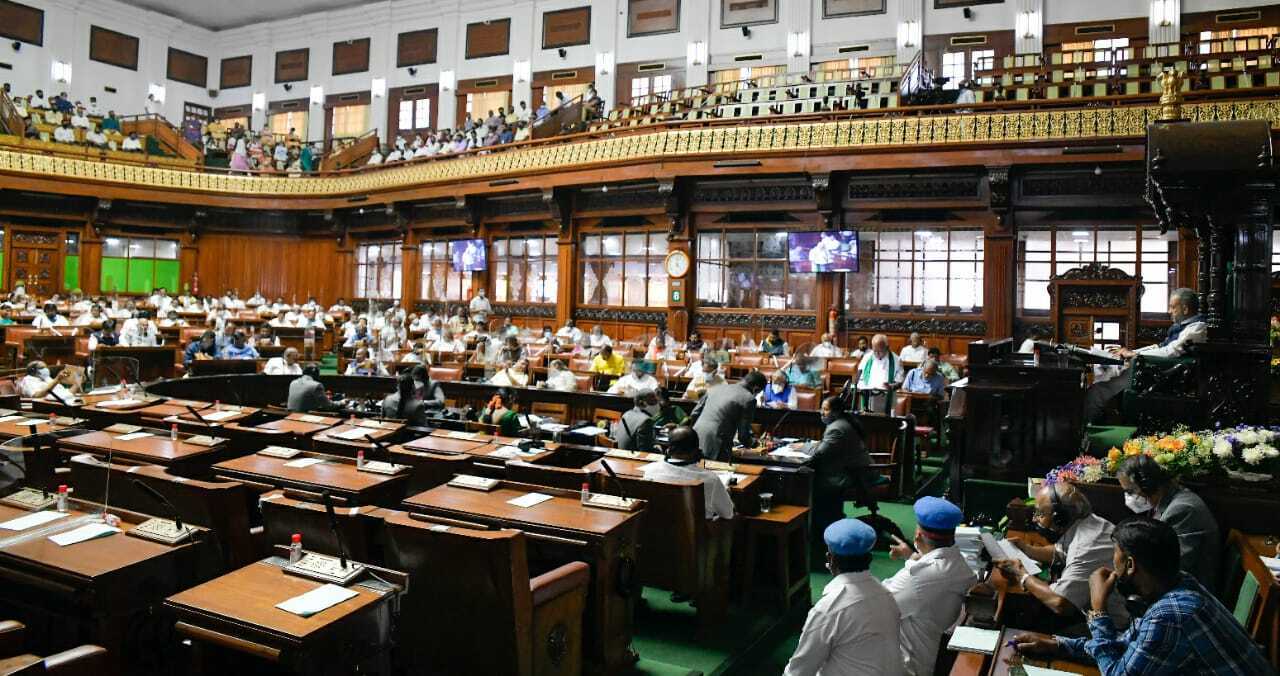 കര്‍ണാടക മുഖ്യമന്ത്രി ബിഎസ് യെഡിയൂരപ്പ ബജറ്റ് അവതരിപ്പിക്കുന്നു; ചിത്രങ്ങള്‍ കാണാം