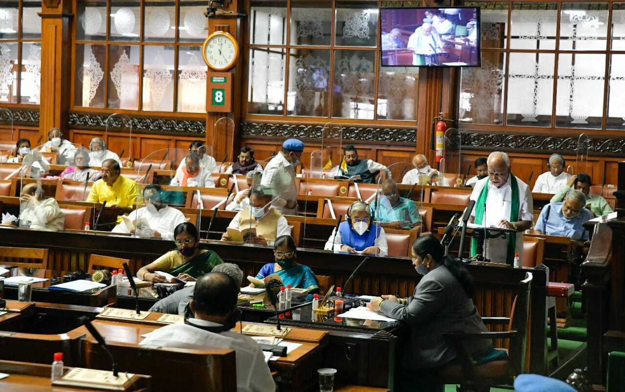 കര്‍ണാടക മുഖ്യമന്ത്രി ബിഎസ് യെഡിയൂരപ്പ ബജറ്റ് അവതരിപ്പിക്കുന്നു; ചിത്രങ്ങള്‍ കാണാം