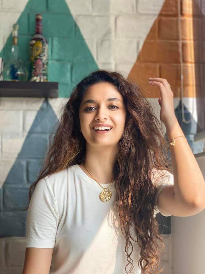 തനി നാടന്‍ പെണ്‍കൊടിയായി നടി കീര്‍ത്തി സുരേഷ്: ചിത്രങ്ങള്‍ കാണാം