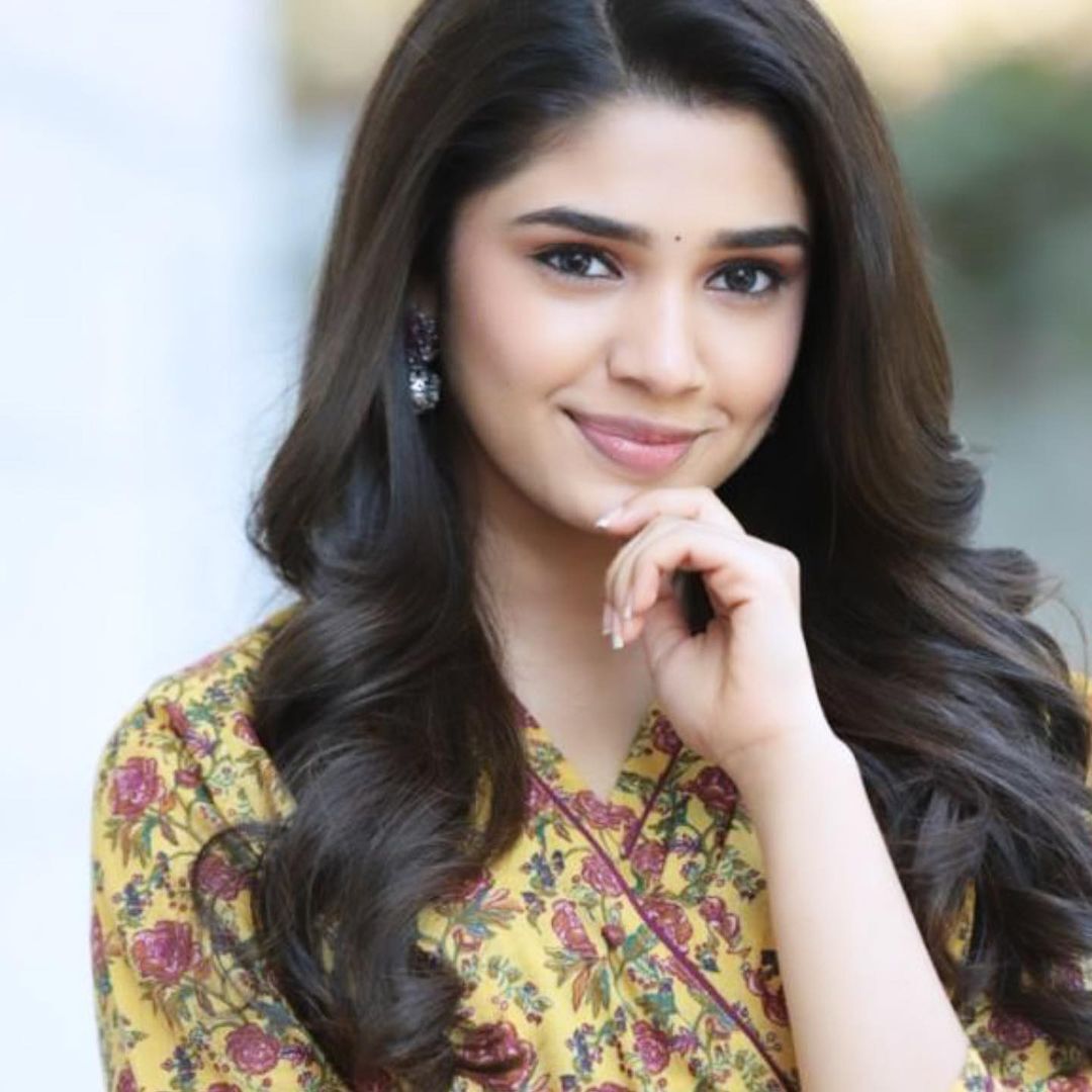 സിംപിൾ ലുക്കിൽ കൃതി ഷെട്ടി- ചിത്രങ്ങൾ കാണാം