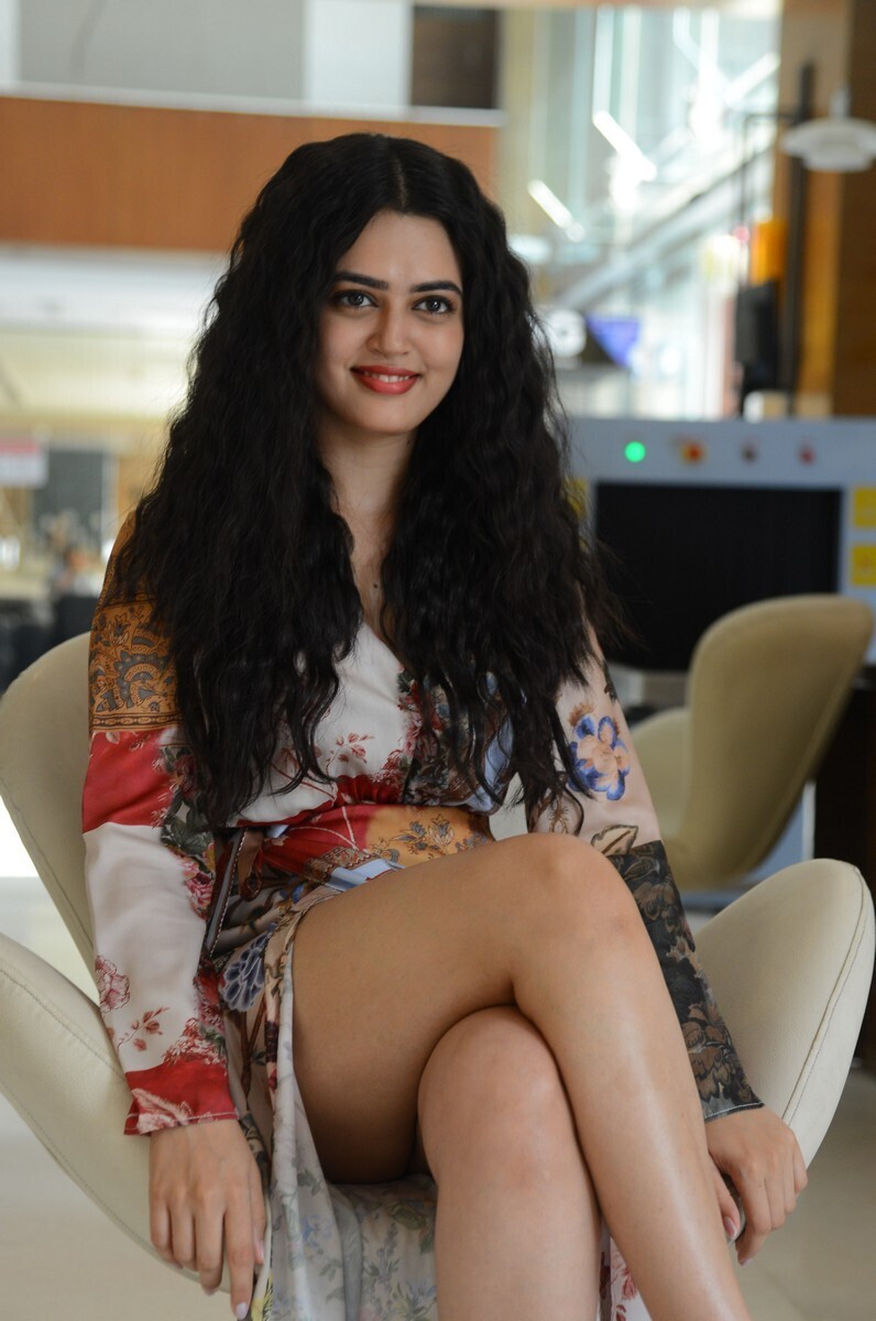 മോഡേൺ ഡ്രസ്സിൽ കിടിലൻ ലുക്കുമായി ലൌലി സിംഗ്... ചിത്രങ്ങൾ കാണാം..