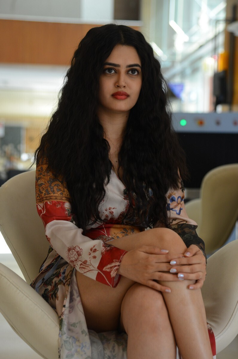 മോഡേൺ ഡ്രസ്സിൽ കിടിലൻ ലുക്കുമായി ലൌലി സിംഗ്... ചിത്രങ്ങൾ കാണാം..