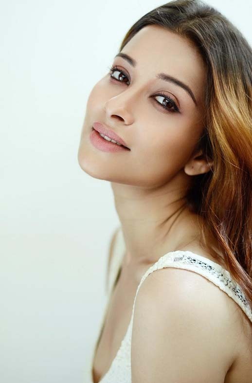 ക്യൂട്ട് ആന്റ് ഗ്ലാമര്‍ ഫോട്ടോകളുമായി നടി മധുരിമ; വൈറല്‍ ഫോട്ടോസ് കാണാം