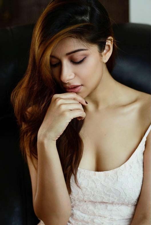 ക്യൂട്ട് ആന്റ് ഗ്ലാമര്‍ ഫോട്ടോകളുമായി നടി മധുരിമ; വൈറല്‍ ഫോട്ടോസ് കാണാം