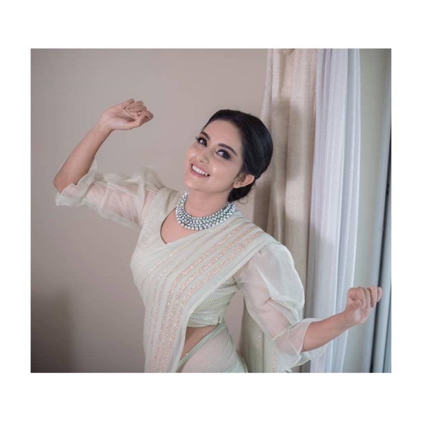 ക്യൂട്ടായി മഹിമ നമ്പ്യാര്‍: ഏറ്റവും പുതിയ ചിത്രങ്ങള്‍