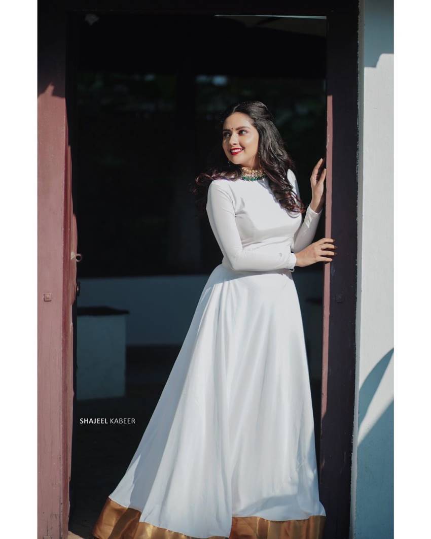 ക്യൂട്ടായി മഹിമ നമ്പ്യാര്‍: ഏറ്റവും പുതിയ ചിത്രങ്ങള്‍